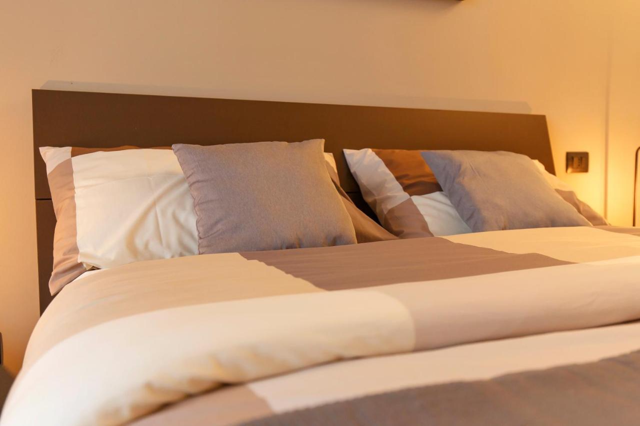 Modern & Bright 2 Bedroom Flat 50M From M4 Stop ميلان المظهر الخارجي الصورة